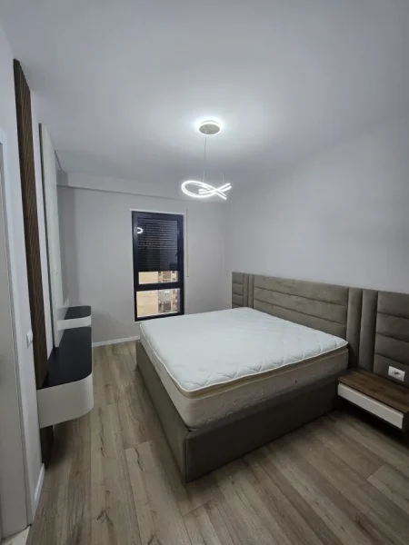 Tirane, jepet me qera apartament 2+1 Kati 5, 110 m² 1.000 € (Xhanfize Keko)