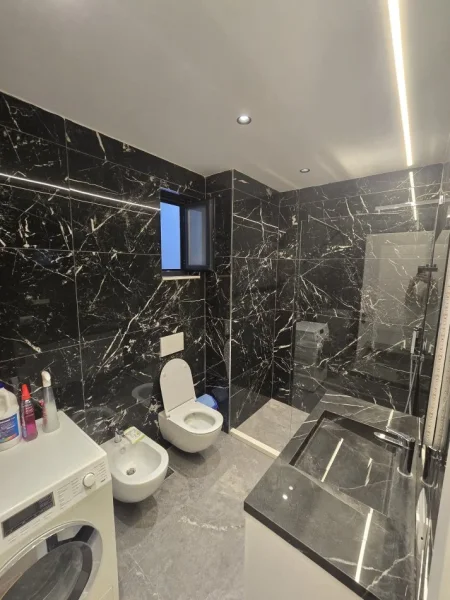 Tirane, jepet me qera apartament 2+1 Kati 5, 110 m² 1.000 € (Xhanfize Keko)