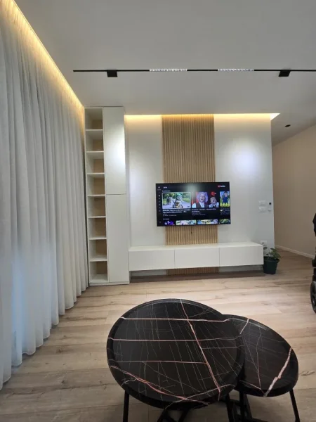 Tirane, jepet me qera apartament 2+1 Kati 5, 110 m² 1.000 € (Xhanfize Keko)