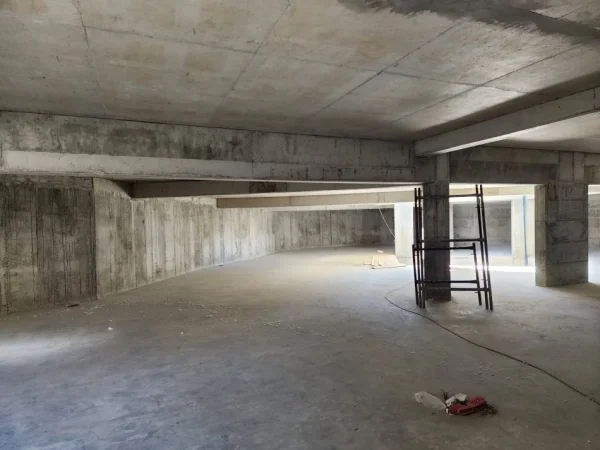 Tirane, Liste me oferta apartament 2+1+Ballkon Kati 1, 