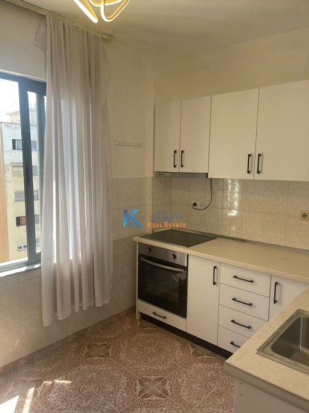 Tirane, jap me qera apartament 1+1+Ballkon Kati 7, 60 m² 350 € (Pallati me Shigjeta)