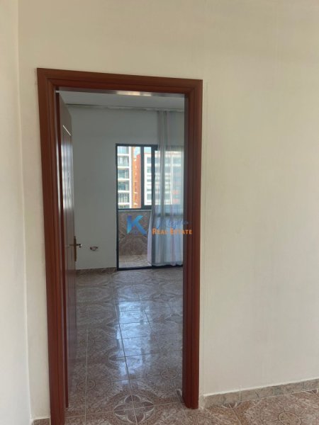 Tirane, jap me qera apartament 1+1+Ballkon Kati 7, 60 m² 350 € (Pallati me Shigjeta)