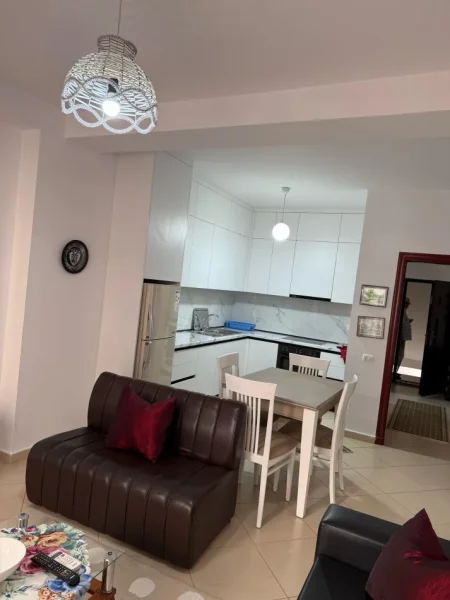 Tirane, jepet me qera apartament 1+1+Ballkon Kati 2, 430 € (Astir prane Artistit)
