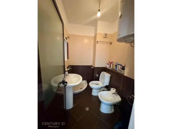 Tirane, jepet me qera apartament 2+1 Kati 7, 85 m² 600 € 