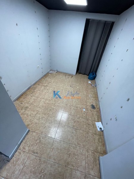 jepet me qera ambjent biznesi Kati 1, 25 m² 700 € (RRUGA E KAVAJES)