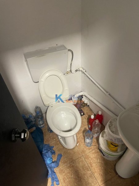 jepet me qera ambjent biznesi Kati 1, 25 m² 700 € (RRUGA E KAVAJES)