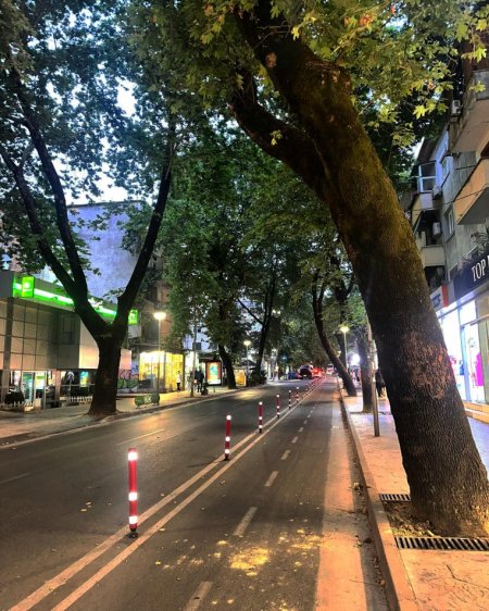 Tirane, jepet me qera ambjent biznesi Kati 0, 90 m² 2.300 € 