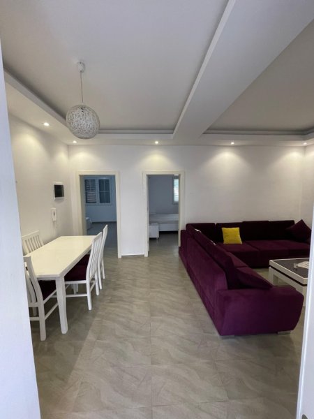 Tirane, jepet me qera shtepi 1+1+parkim Kati 1, 70 m² 500 € (Rruga Jordan Misja)