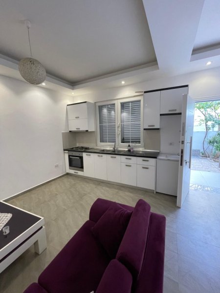 Tirane, jepet me qera shtepi 1+1+parkim Kati 1, 70 m² 500 € (Rruga Jordan Misja)