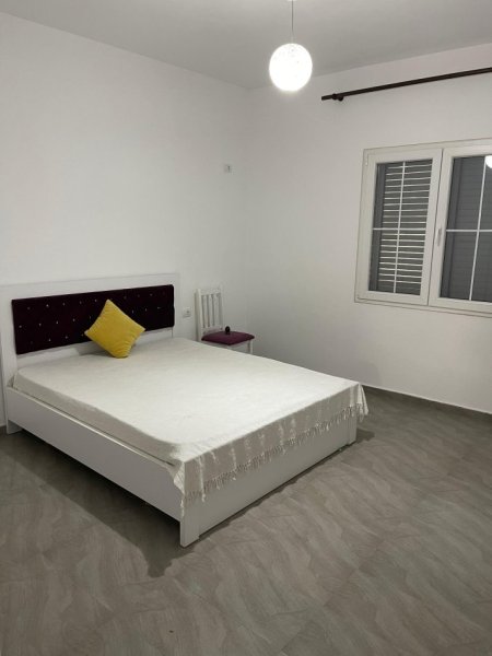 Tirane, jepet me qera shtepi 1+1+parkim Kati 1, 70 m² 500 € (Rruga Jordan Misja)