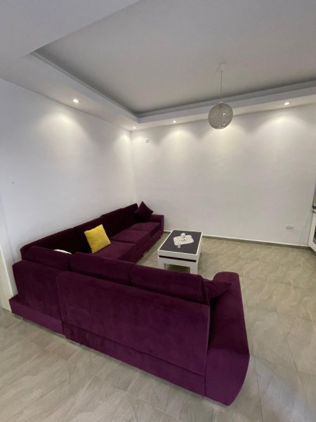 Tirane, jepet me qera shtepi 1+1+parkim Kati 1, 70 m² 500 € (Rruga Jordan Misja)