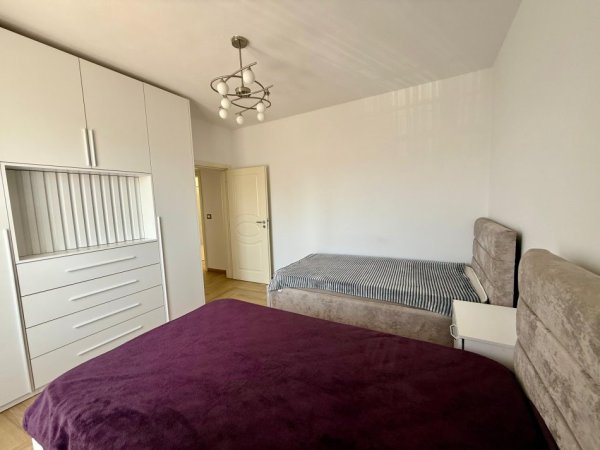 Tirane, jepet me qera apartament 2+1+Aneks+Ballkon Kati 4, 95 m² 900 € 