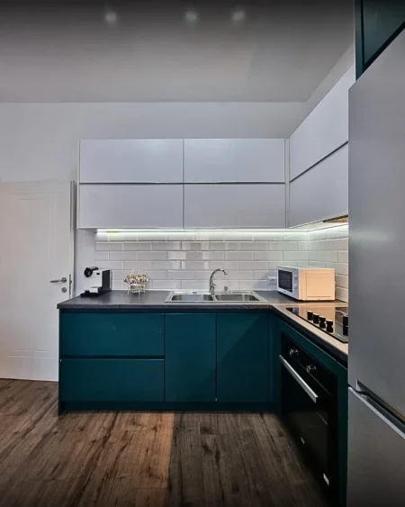 Tirane, jepet me qera apartament 2+1+Ballkon Kati 4, 600 €