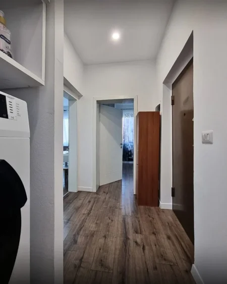 Tirane, jepet me qera apartament 2+1+Ballkon Kati 4, 600 €