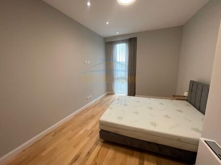 Tirane, shitet apartament 3+1+2+Ballkon Kati 12, 140 m² 700.000 € (Rruga e Elbasanit, Park Gate)