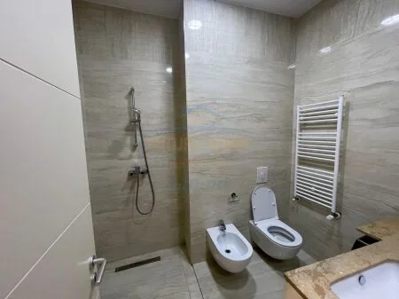 Tirane, shitet apartament 3+1+2+Ballkon Kati 12, 140 m² 700.000 € (Rruga e Elbasanit, Park Gate)
