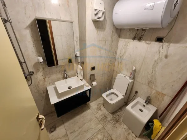 Tirane, shitet apartament 3+1 Kati 2, 193 m² 776.400 € (RRUGA PERLAT REXHEPI)
