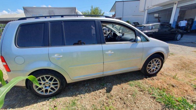 Durres, shes makine Benzin, gri metalizato automatik Klima 230.000 km 3.999 €