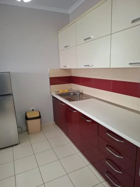 Tirane, jepet me qera apartament 1+1 Kati 3, 70 m² 400 € (Astir)