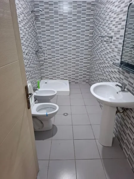 Tirane, jepet me qera apartament 1+1 Kati 3, 70 m² 400 € (Astir)