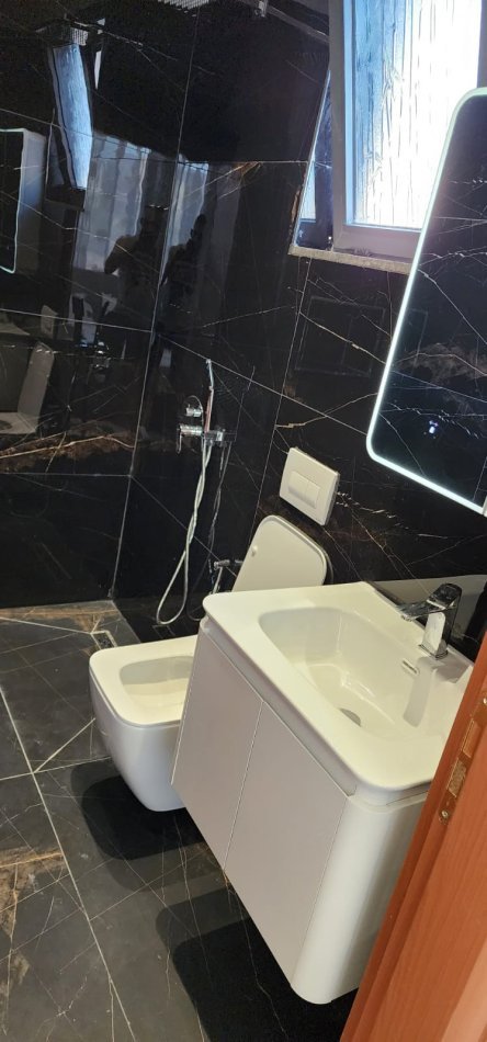 Vlore, jepet me qera vetem 1 dhome 1+1 Kati 2, 15 m² (Rruga andrea varfi vlore : Lagja 1 maj)