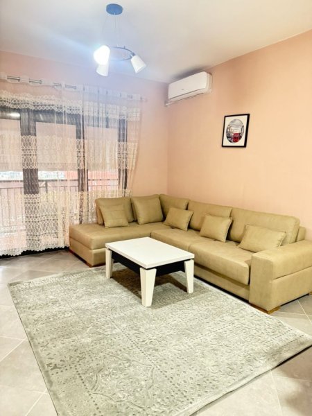 Tirane, jepet me qera apartament 1+1+Ballkon Kati 4, 80 m² 450 € (Green City I mobiluar)