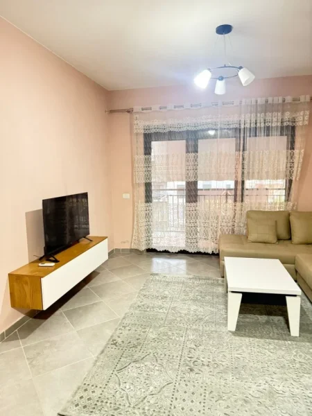 Tirane, jepet me qera apartament 1+1+Ballkon Kati 4, 80 m² 450 € (Green City I mobiluar)