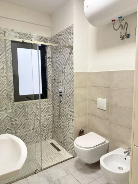 Tirane, jepet me qera apartament 1+1+Ballkon Kati 4, 80 m² 450 € (Green City I mobiluar)