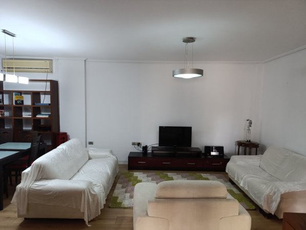 Tirane, jepet me qera apartament 2+1+Aneks+Ballkon Kati 2, 98 m² 650 € (Vasil Shanto pran komunes)