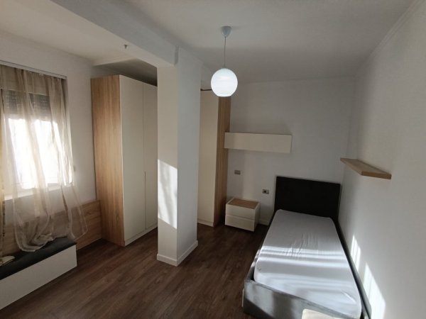 Tirane, jepet me qera apartament 2+1+Aneks+Ballkon Kati 2, 98 m² 650 € (Vasil Shanto pran komunes)