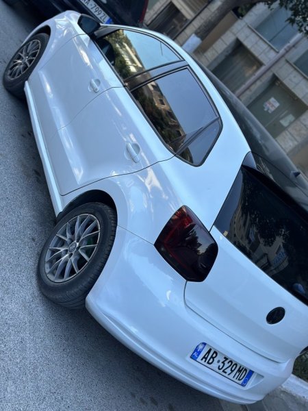 Elbasan, shitet makine volkswagen polo Benzin+Gaz, e bardhë manuale Kondicioner 249.000 km
