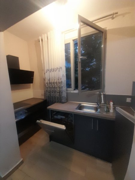 Apartament 2+1 Me Qera, 520 E,Shkolla Medreses, Rruga Dibrës- Tiranë