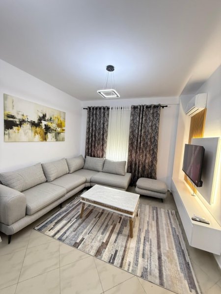 Tirane, jepet me qera apartament 1+1+Ballkon Kati 4, 67 m² 600 € (Liqeni i thate)