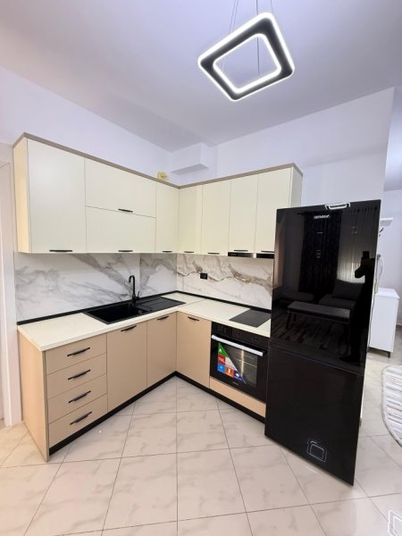 Tirane, jepet me qera apartament 1+1+Ballkon Kati 4, 67 m² 600 € (Liqeni i thate)