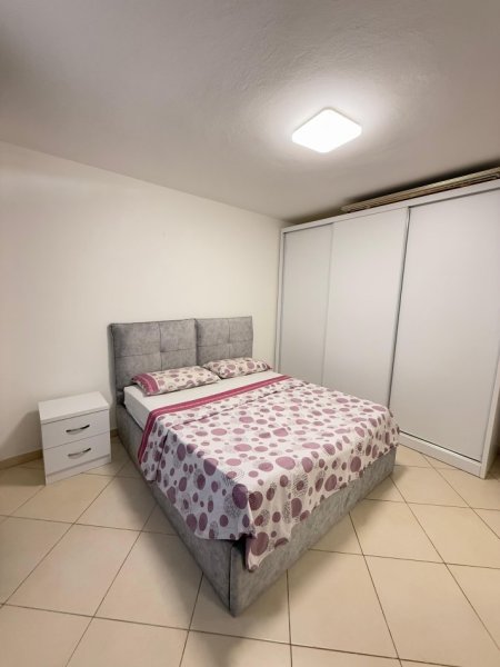 Tirane, jepet me qera apartament 2+1+Ballkon Kati 1, 90 m² 600 € (Ish Blloku, Rruga Perlat Rrexhepi)