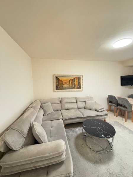 Tirane, jepet me qera apartament 2+1+Ballkon Kati 1, 90 m² 600 € (Ish Blloku, Rruga Perlat Rrexhepi)