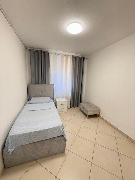 Tirane, jepet me qera apartament 2+1+Ballkon Kati 1, 90 m² 600 € (Ish Blloku, Rruga Perlat Rrexhepi)