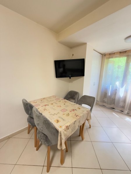Tirane, jepet me qera apartament 2+1+Ballkon Kati 1, 90 m² 600 € (Ish Blloku, Rruga Perlat Rrexhepi)