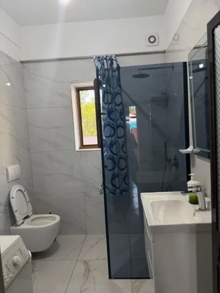 Tirane, jepet me qera Vile 2+1+Aneks+Ballkon Kati 0, 150 m² 350 € (Rruga isuf uka)