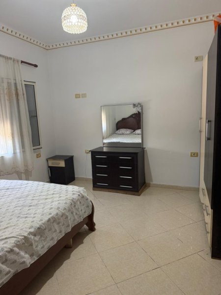 Tirane, jepet me qera Vile 2+1+Aneks+Ballkon Kati 0, 150 m² 350 € (Rruga isuf uka)