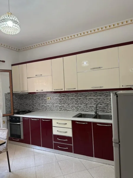 Tirane, jepet me qera Vile 2+1+Aneks+Ballkon Kati 0, 150 m² 350 € (Rruga isuf uka)