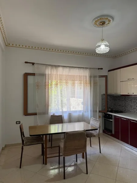 Tirane, jepet me qera Vile 2+1+Aneks+Ballkon Kati 0, 150 m² 350 € (Rruga isuf uka)
