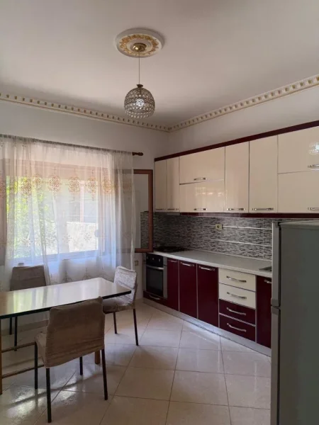 Tirane, jepet me qera Vile 2+1+Aneks+Ballkon Kati 0, 150 m² 350 € (Rruga isuf uka)