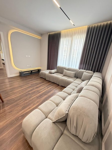 Tirane, jepet me qera 2+1+Ballkon Kati 3, 1.000 € 