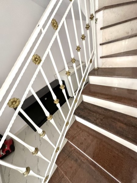 Tirane, jepet me qera Vile 3+1+Ballkon Kati 2, 174 m² 720 € (Prane Bulevardit te Ri)