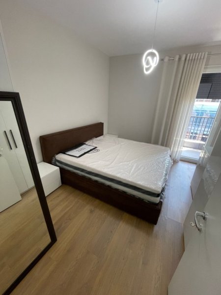 Tirane, jepet me qera apartament 2+1+Ballkon Kati 8, 100 m² 650 € (Don Bosko, Trio Tower)