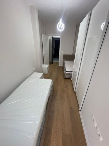 Tirane, jepet me qera apartament 2+1+Ballkon Kati 8, 100 m² 650 € (Don Bosko, Trio Tower)