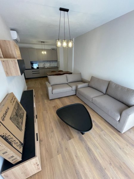 Tirane, jepet me qera apartament 2+1+Ballkon Kati 8, 100 m² 650 € (Don Bosko, Trio Tower)