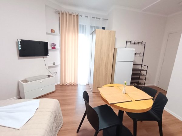 Garsoniere per qira te Rruga e Durrësit