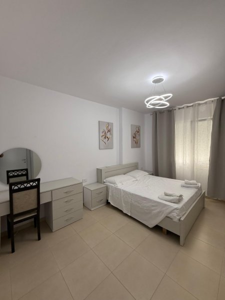 Vlore, jepet me qera apartament 2+1+Ballkon , 600 €